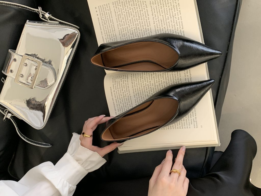 2025 New Autumn Chanel Style Women's Flat Shoes Pointed Toe Shallow Mouth Soft Sole Fashion Versatile Women's Shoes