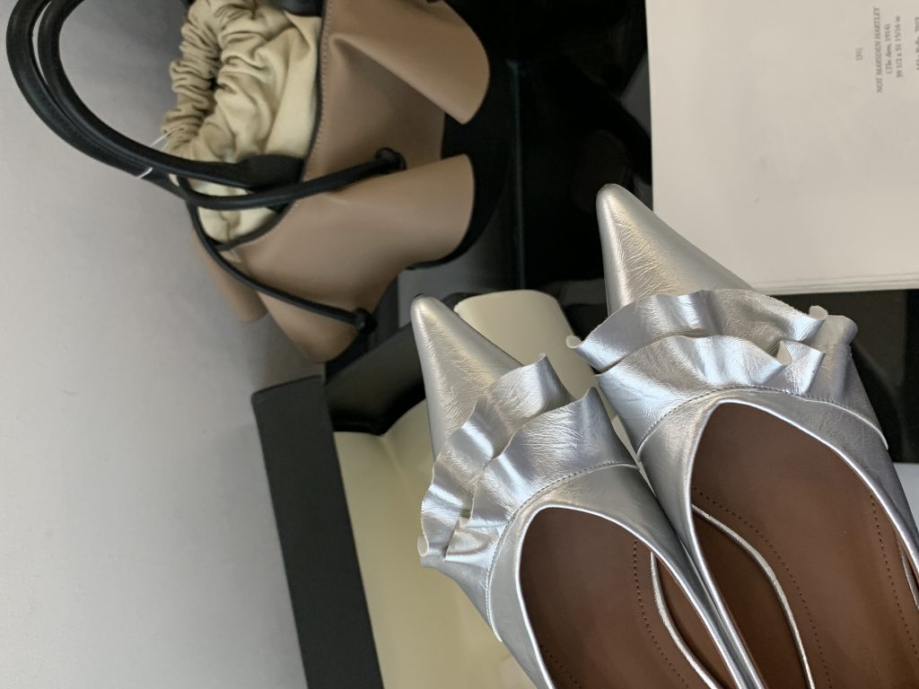 2025 New Pointed Toe Shallow Mouth Flat Fashion Temperament French Soft Sole Casual Shoes for Women