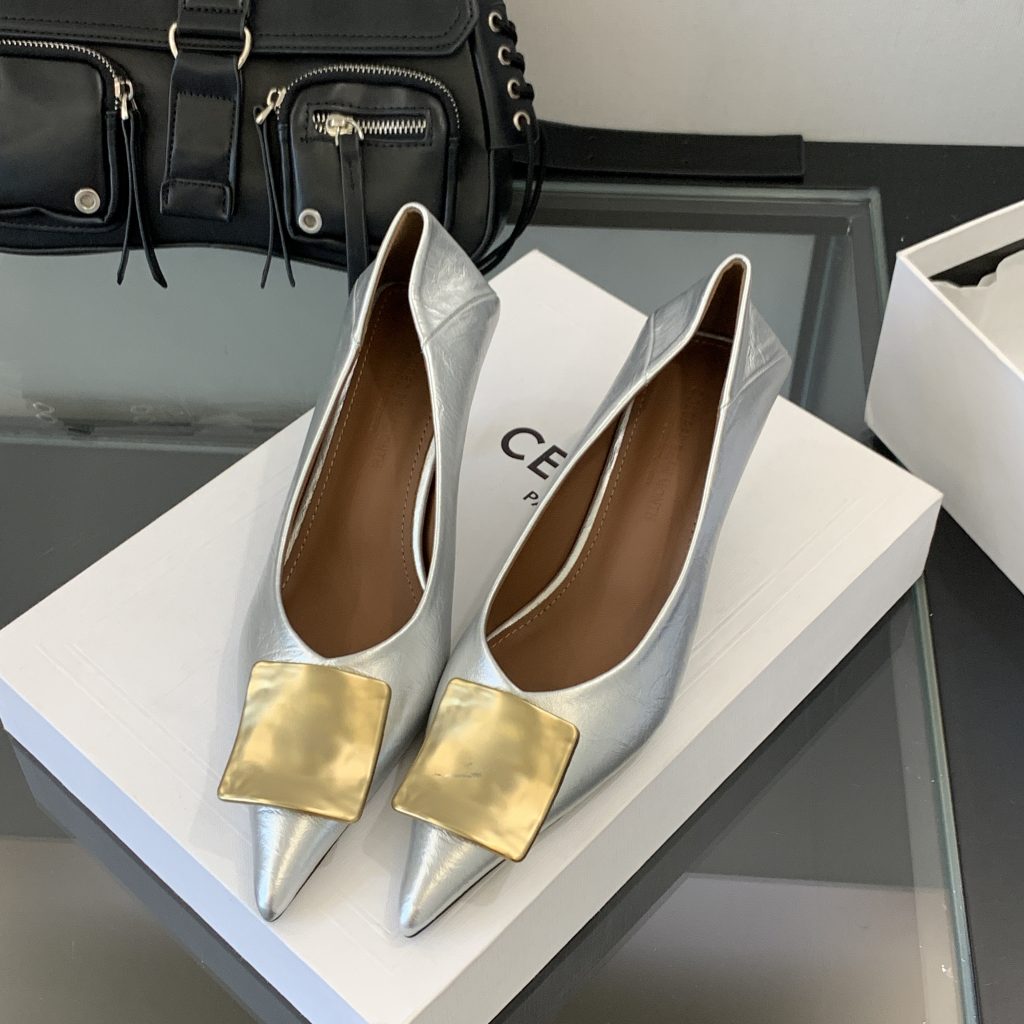 2025 New Pointed Toe Shallow Mouth Thin Heel Buckle Fashion Temperament French Soft Sole Women's Flats