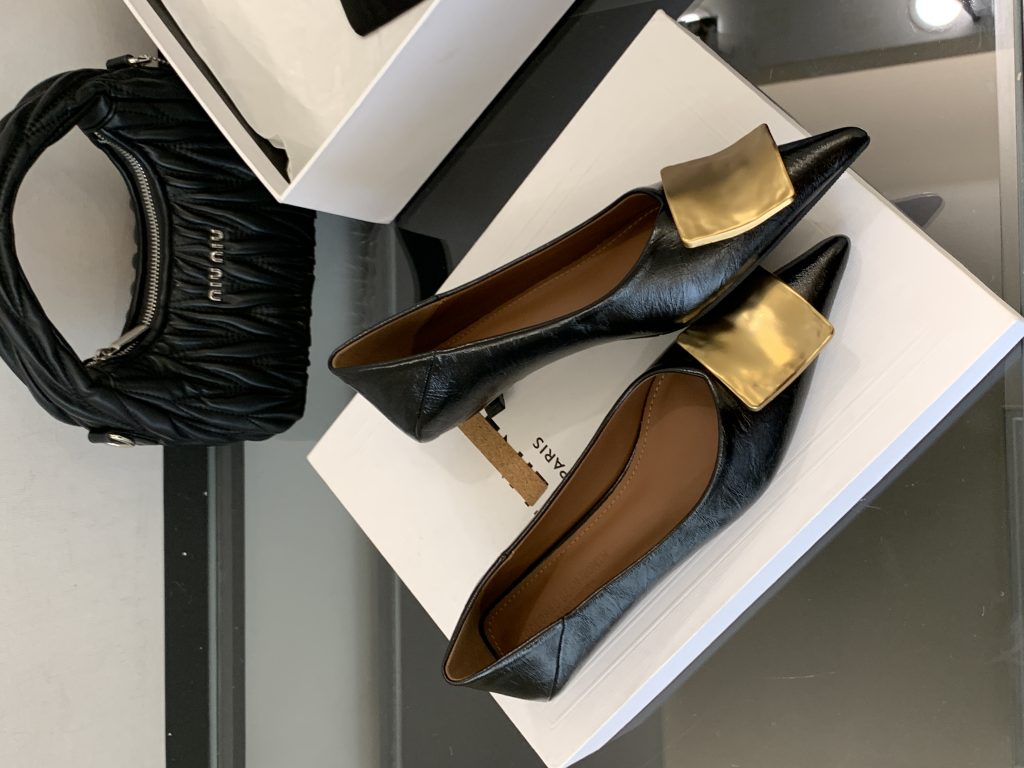 2025 Autumn New Button Low Heel Thin Heel Pointed Toe Fashion Shallow Mouth Slip On Commuter Square Buckle Women's Flat Shoes