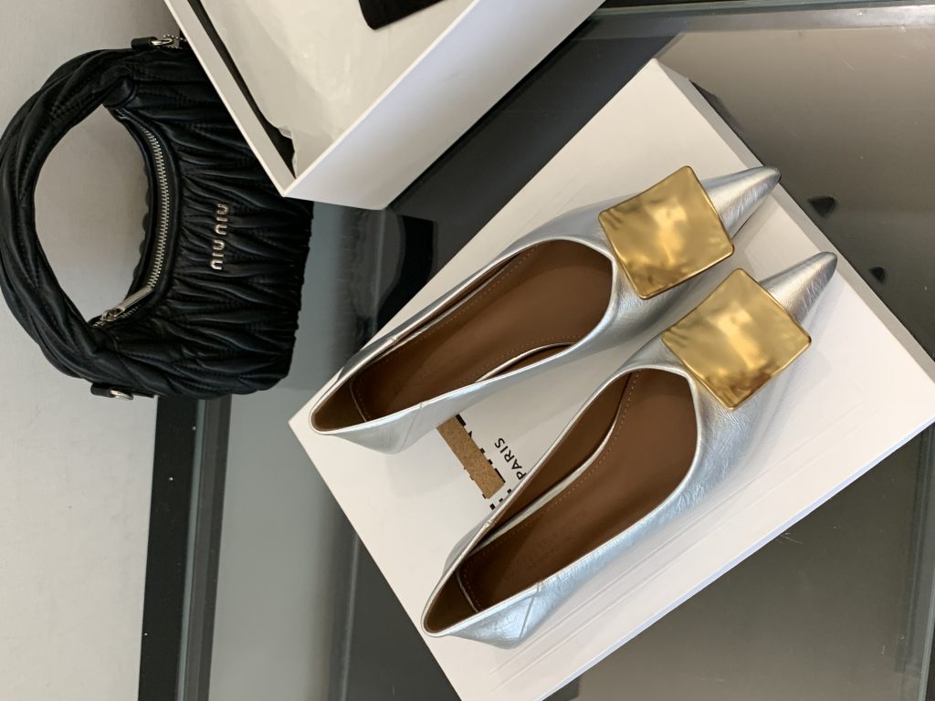2025 New Autumn Pointed Toe Low Heel French Shallow Mouth Commuter Versatile Buckle Elegant Temperament Women's Flat Shoes
